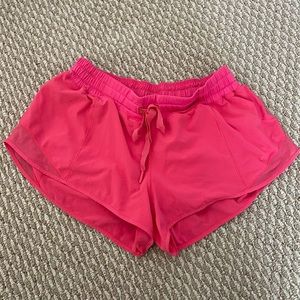 Lululemon hotty hot 2.5” shorts